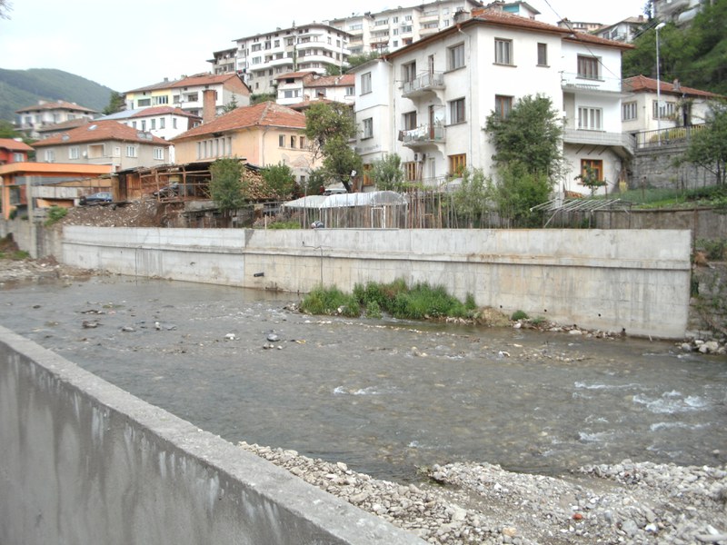 Flood protection walls